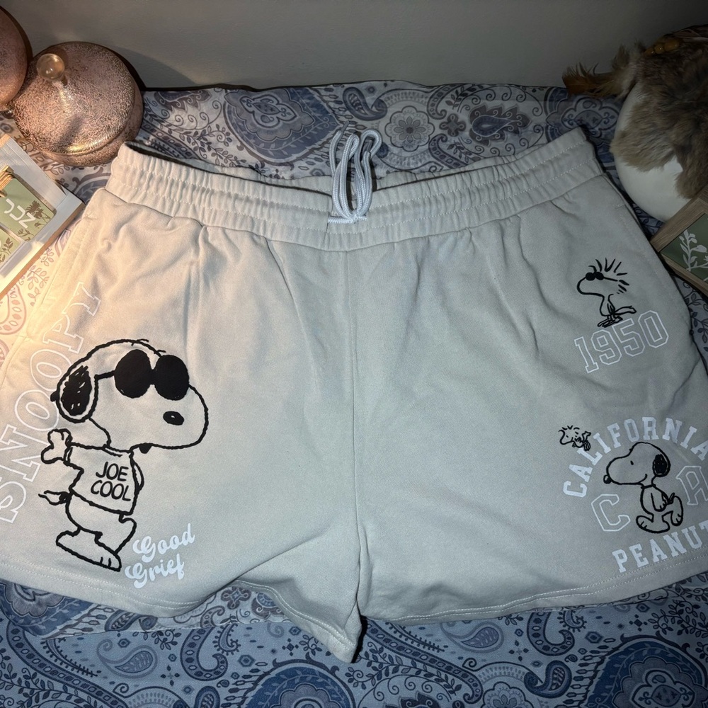 Peanuts Cream Drawstring Shorts